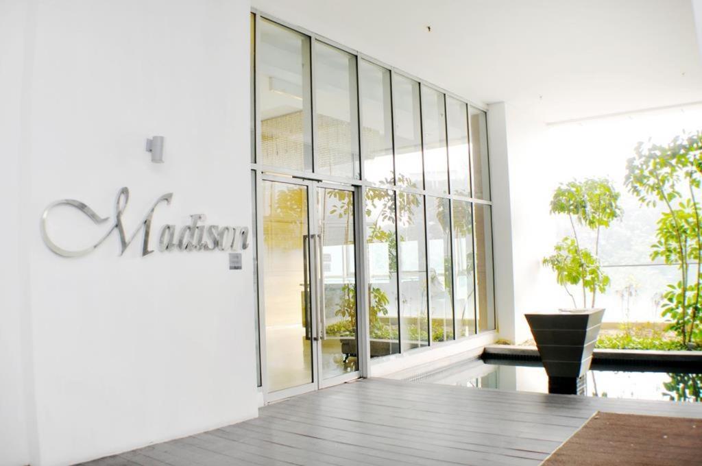 Maxhome@Regalia Suite Residence. Kl Куала-Лумпур Экстерьер фото